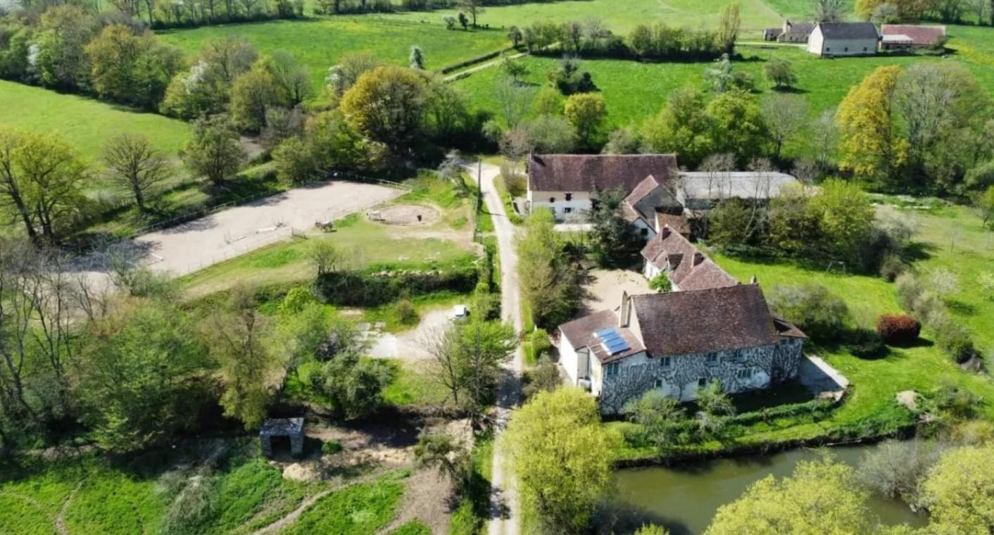 Ferme Equestre & Chambres D'Hotes Gateau Stables Proche Guedelon Saint-Amand-en-Puisaye Exteriér fotografie